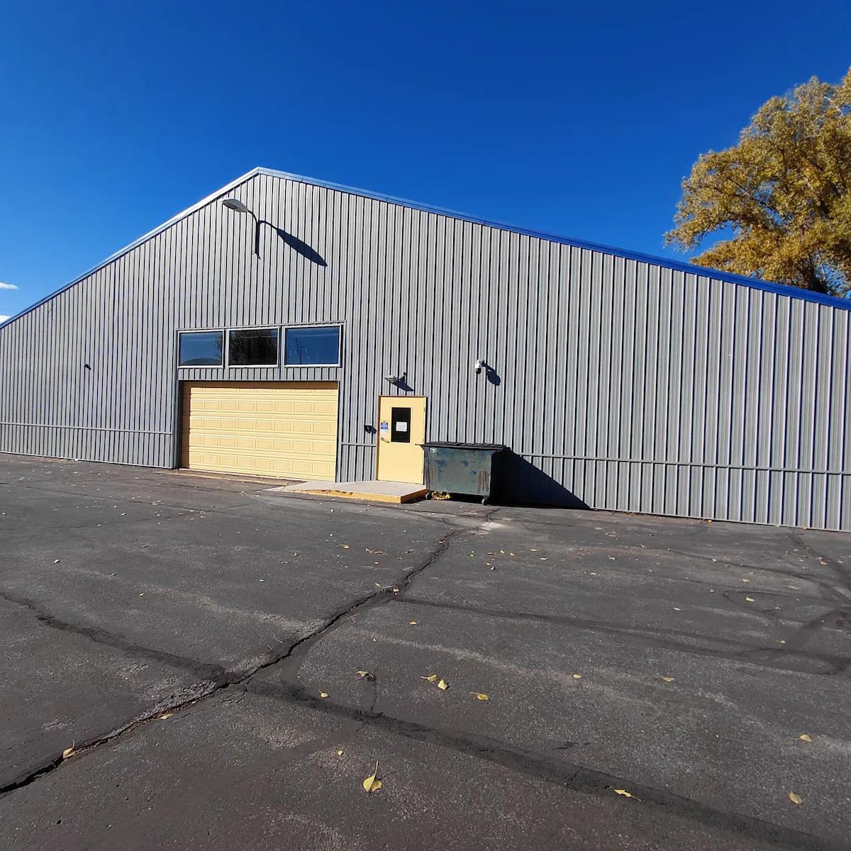 Exterior picture of the commercial drive-up storage units in Sheridan, on Coffeen Ave.