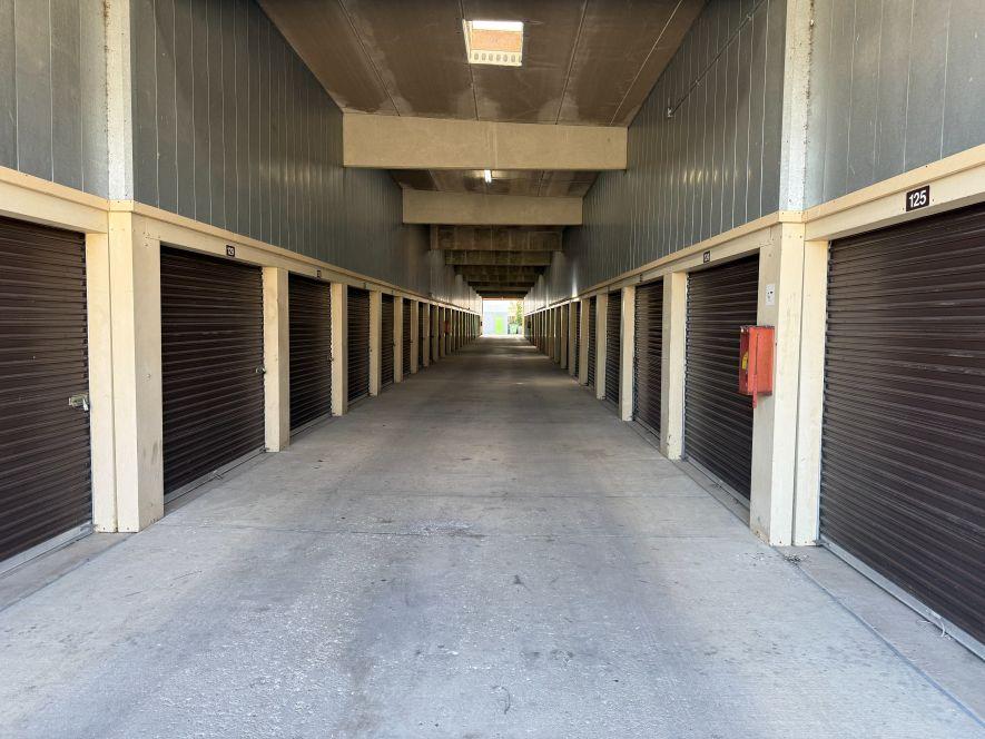Covered storage units in Arlington Heights at 2500 E Hintz Rd
