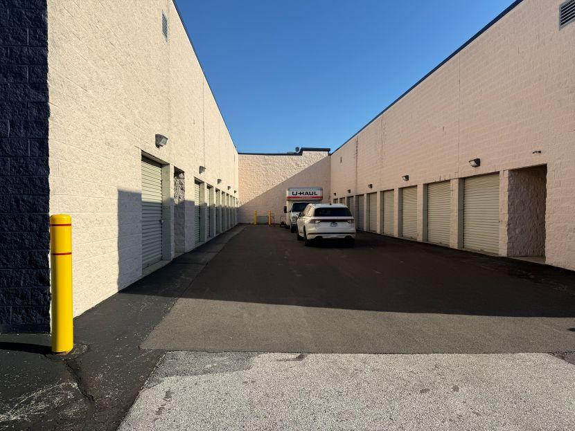 Wide driveway with drive-up units on either side