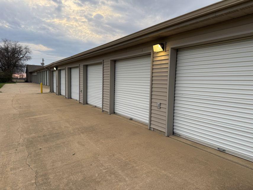 Outdoor drive-up storage units