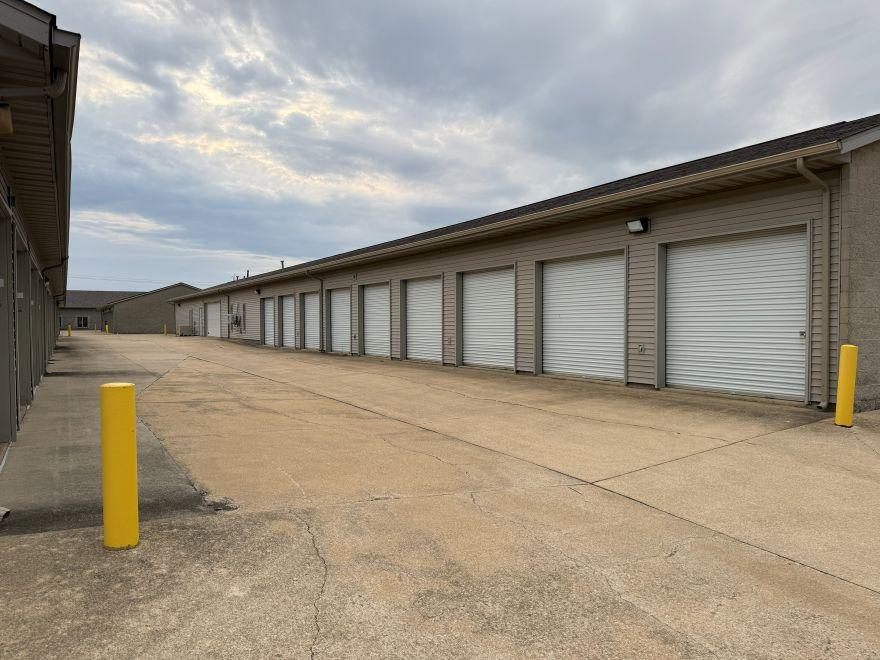 Wide drive aisle with drive-up storage units on either side